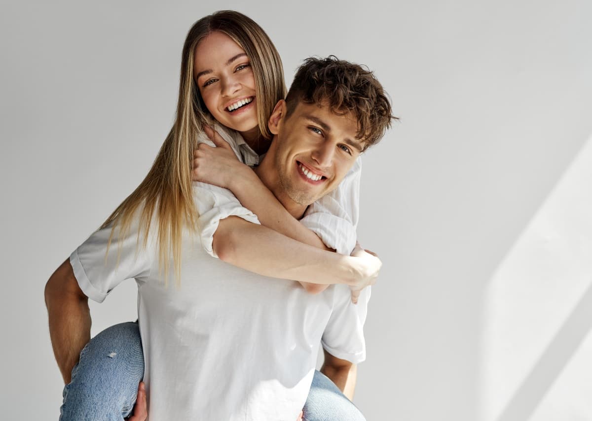 Information guide on what causes teeth grinding at night and bruxism